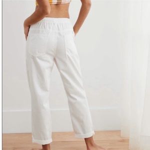 Aerie beach vibe, casual white pants. wide-leg, cute distressed details. 🤍